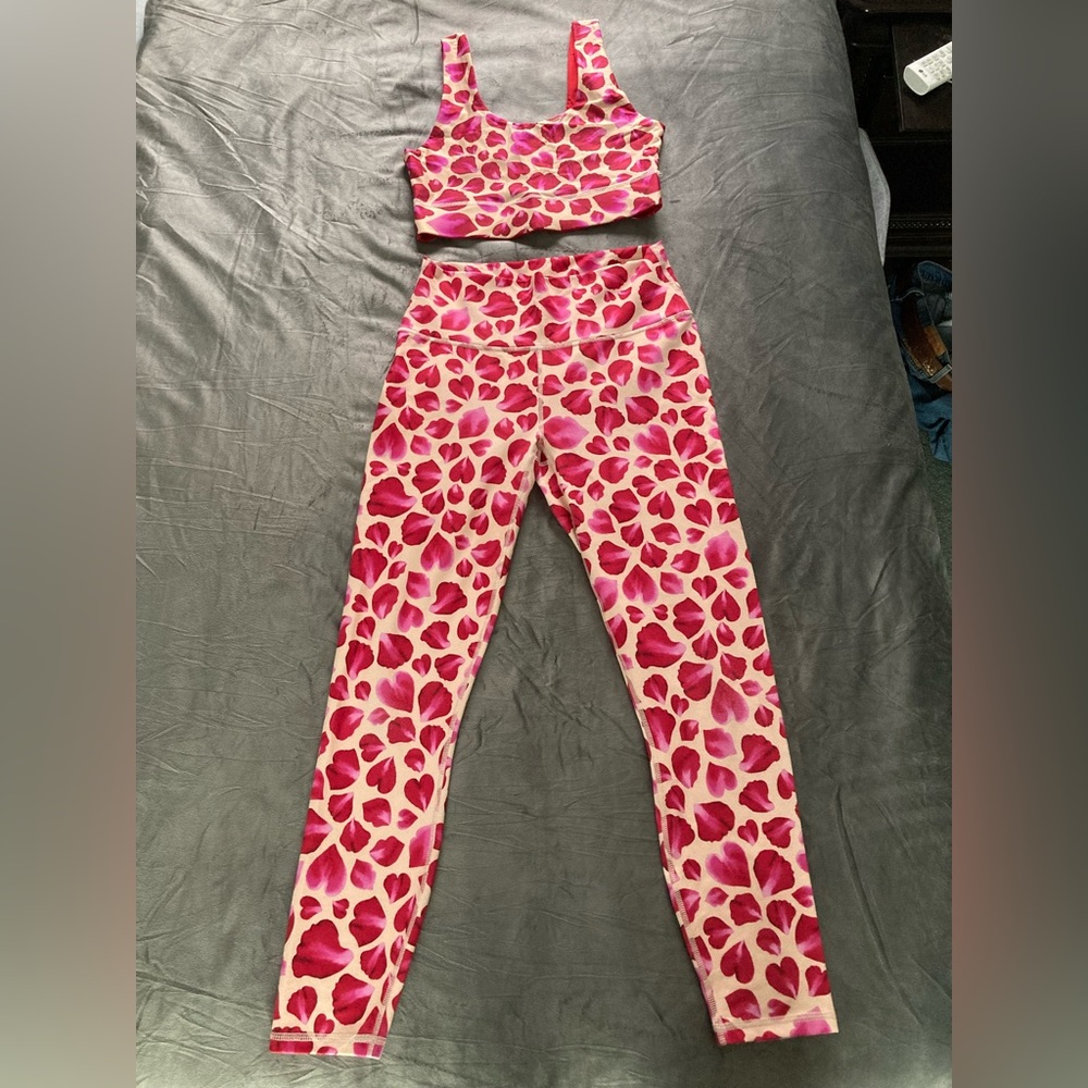 Fabletics Rose Petal 7/8 Leggings & Harlow Reversible Med Impact Sports Bra set